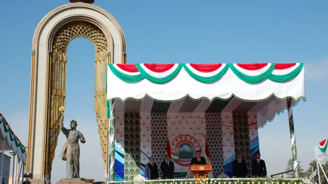 بنای یادبود اسماعیل سامانی