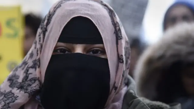 Gabar xiran niqaab