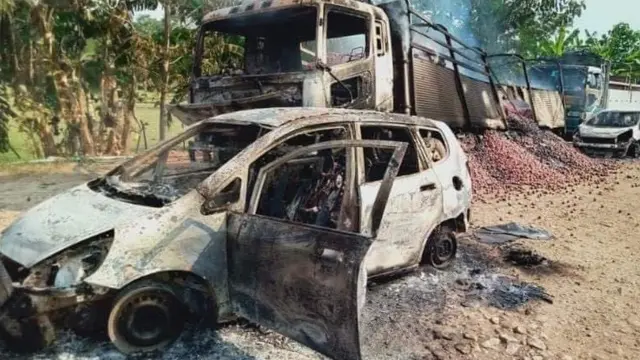 มีรถของชาวเมียนมาที่ฝ่าฝืนไม่ฟังคำสั่้งห้ามสัญจรบนเส้นทางต้องห้ามของฝ่ายกะเหรี่ยง ถูกเผาไปแล้ว 15 คัน