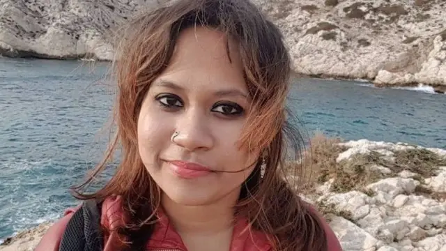 শুচিস্মিতা সীমন্তি, ফেসবুকে প্রকাশ করেছেন তার নিপীড়নের অভিযোগ।