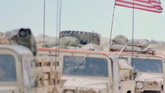 Convoi de véhicules militaires américains