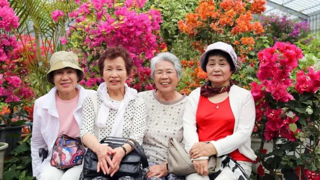 يعيش في أوكيناوا في اليابان عدد من أطول الناس عمراً في العالم