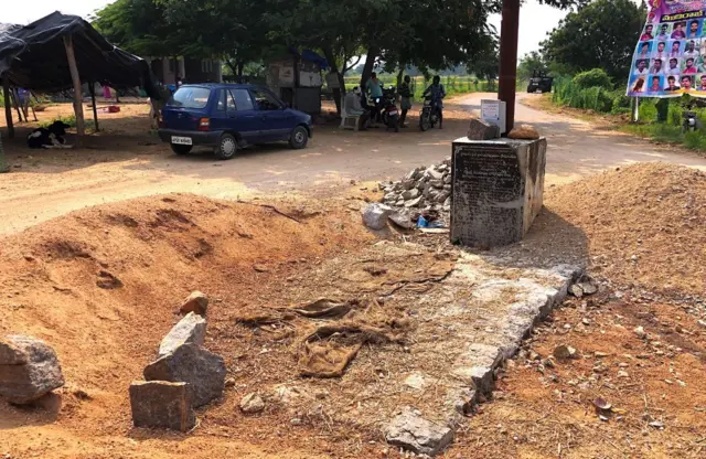 విగ్రహం ఏర్పాటు చేయాలనుకున్న స్థలం