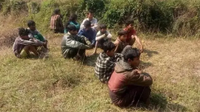 ကျောက်တော်ကနေ ရန်ကုန်ကိုသွားကြမယ့် မွတ်ဆလင် ၁၂ ဦးကို ရန်ကုန်-မန္တလေး အမြန်လမ်းမှာ ဖမ်းမိခဲ့