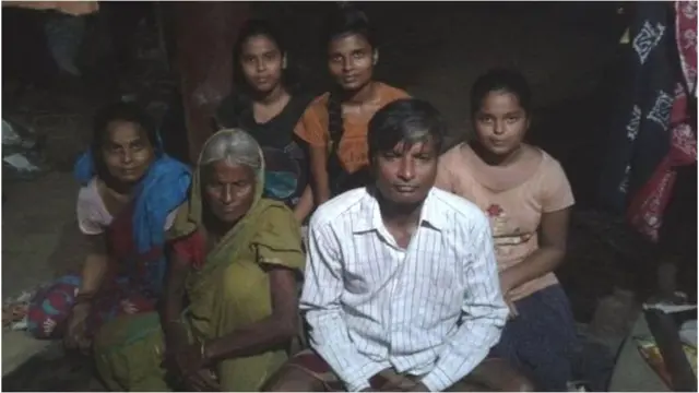 સુબ્રત અને તેમનો પરિવાર