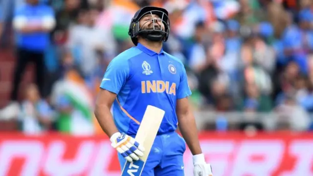 રોહિત શર્મા એક ખરાબ શોર્ટ પર આઉટ થયા હતા