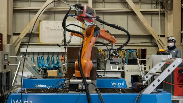 Shimizu présente son robot de construction, Robo-Welder