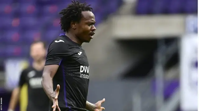 Percy Tau d'Anderlecht a marqué deux fois pour l'Afrique du Sud lors de la victoire contre Sao Tomé