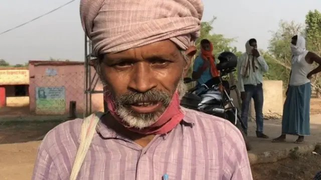 मजदूरों की आंखों के सामने अंधेरा है और दिमाग खाली