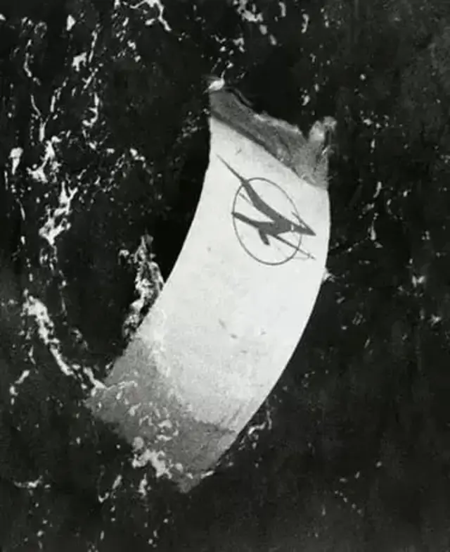 સમુદ્રમાં વહેતો કનિષ્ક વિમાનનો દરવાજો