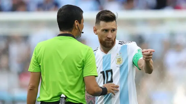 علیرضا فغانی پرافتخارترین داور ایرانی است که در ردهبندی جام جهانی و فینال فوتبال المپیک قضاوت کرده است