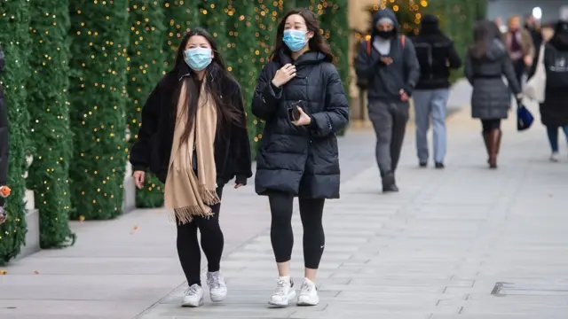 Women on Oxford Street during lockdown