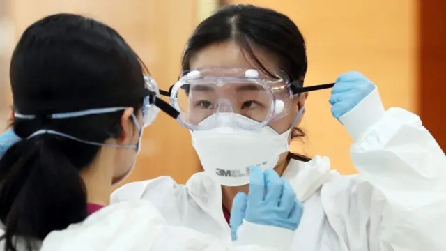 ရောဂါတိုက်ဖျက်ရေးအတွက် ဆေးဝန်ထမ်းတွေ အသင့်ပြင်