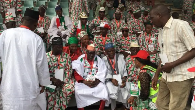 Shugaban Riko na jam'iyyar PDP Ahmad Mohammed Makarfi yayin babban taron jam'iyyar wanda a yi a Abuja ranar Asabar