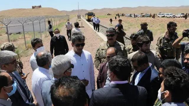 بازدید مقامهای افغان از روند ساخت راه آهن خواف-هرات