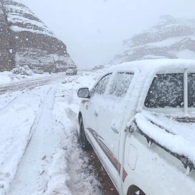 சௌதி அரேபியாவில் கடும் பனிப்பொழிவு