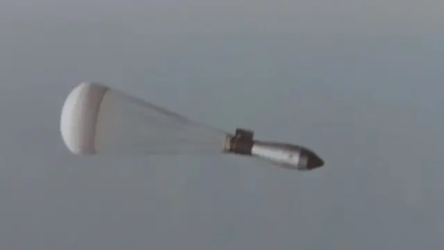 La bomba del Zar cayendo