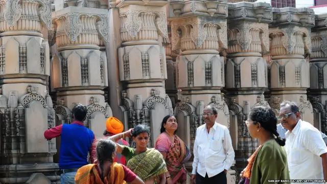 अयोध्येत राम मंदिर बांधण्यासाठी विश्व हिंदू परिषद अनेक वर्षांपासून प्रयत्न करत आहे.