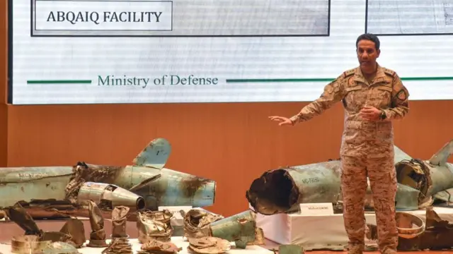 در فاصله شش سالی که از قطع روابط دو کشور می‌گذرد، عربستان بارها ایران را متهم کرد که به شکل غیرمستقیم و مستقیم در حملاتی به مناطق این کشور دست داشته است