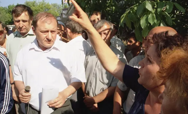 За словами Айше Умерової, кілька днів перед звільненням її батько провів у лікарні, тому після приземлення у Туреччині його одразу оглянули медики