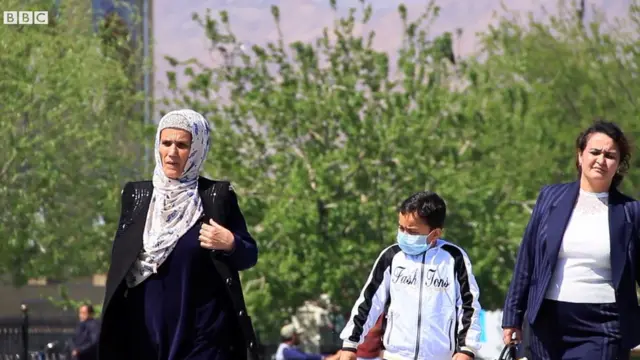 Бозорлар ва бошқа дўконлар ҳам очиқ, савдо қизғин ва нархлар ҳам деярли ошгани йўқ.