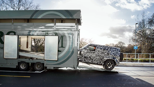 عکسی از مدل استتار شده دیفندر که در سال ۲۰۱۹ رونمایی می‌شود