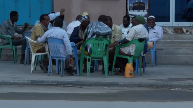 Dad badan ayaa weli isugu taga goobaha fadhi ku dirirka ah ee Muqdisho iyo inta badan Soomaaliya