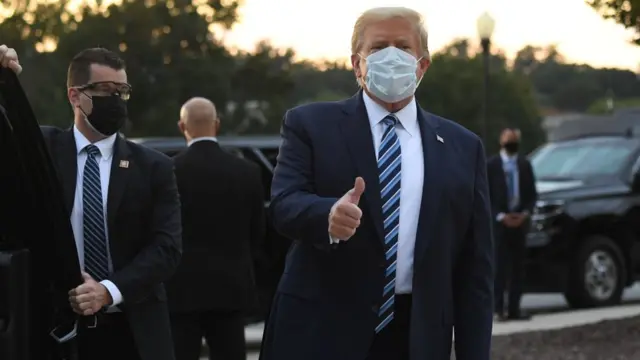 Дональд Трамп покидает военный госпиталь Walter Reed