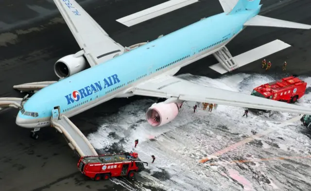 Korean Air plane catches fire on Haneda runway, Tokyo - BBC News