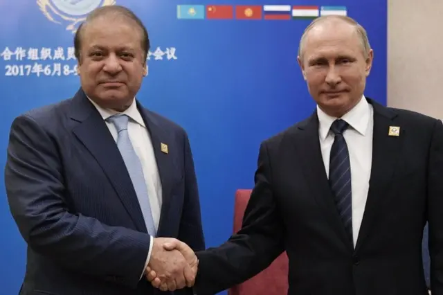 पुतिन के साथ नवाज़ शरीफ़