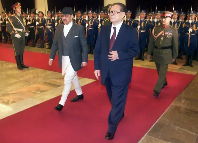 राजा वीरेन्द्रले पञ्चायती शासनकालमा उक्त प्रस्तावको पक्षमा समर्थन जुटाउन राजदूतहरूलाई निर्देशन दिएका थिए