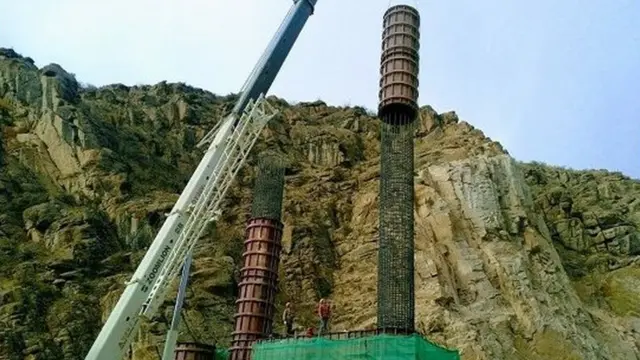 Убагында мурдагы президент Алмазбек Атамбаев бул жол стратегиялык мааниге ээ тарыхый курулуш экенин айтып, иш башталган эле.