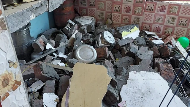 पत्रकार राकेश सिंह का जला हुआ घर