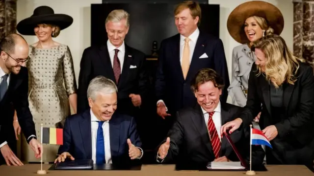 Ceremonia de firma del nuevo tratado fronterizo
