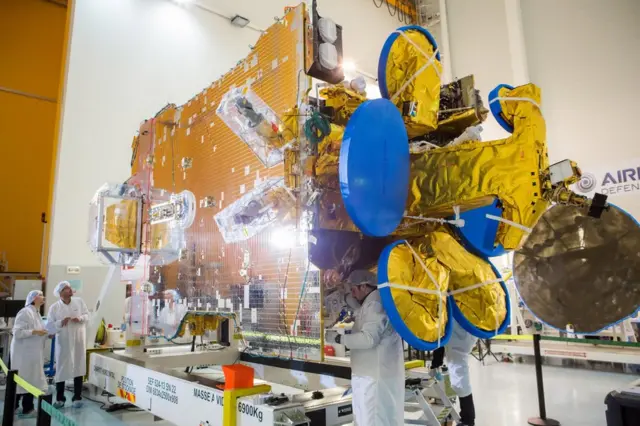 Satelite ya SES-10 iliyosafirishwa na Falcon 9 iliundwa nchini Uingereza na Ufaransa