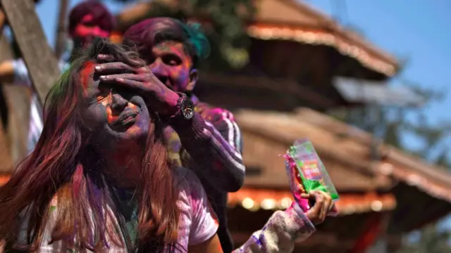 बसन्तपुरमा होली
