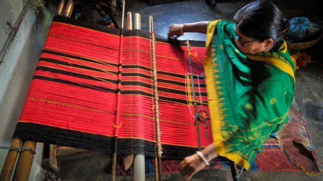 చేనేత ఖరీదైన ఉత్పత్తిగా మారింది.