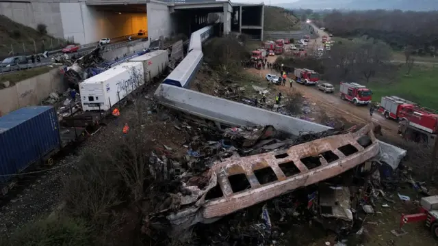 Rescue crews operate at the site of a crash, where two trains collided, near the city of Larissa, Greece, March 1, 2023. REUTERS/Alexandros Avramidis