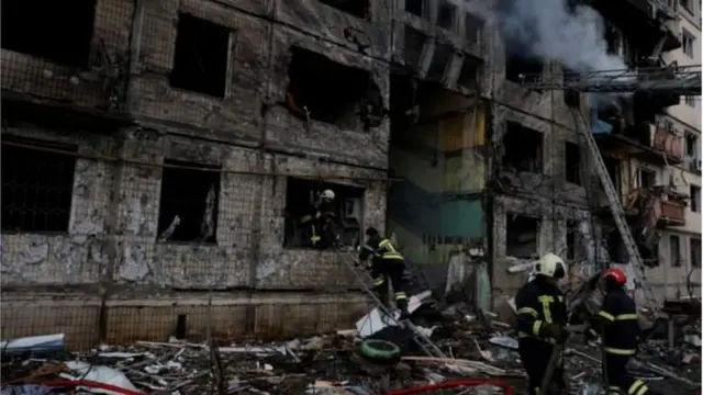 Awọn osisẹ adoola ẹmi to n sisẹ pajawiri lawọn ilegbe ni Ukraine