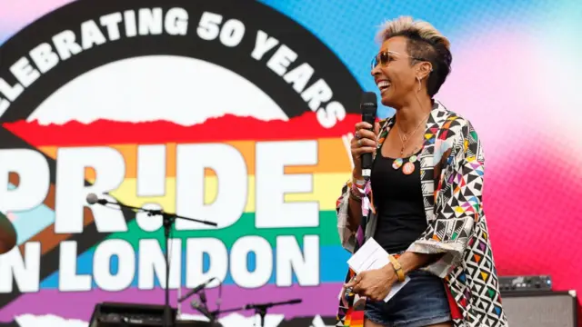 켈리 홈스는 지난달 동성애자임을 고백한 뒤 느낀 안도감에 대해 얘기했다