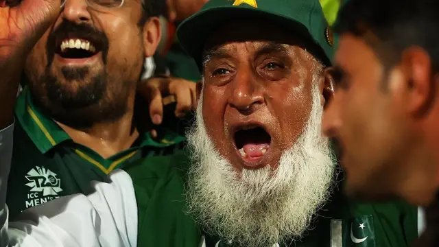 পাকিস্তান ও ভারতের ক্রিকেট ম্যাচ নিয়ে ভক্তদের মধ্যে প্রচুর উত্তেজনা ও আগ্রহ।
