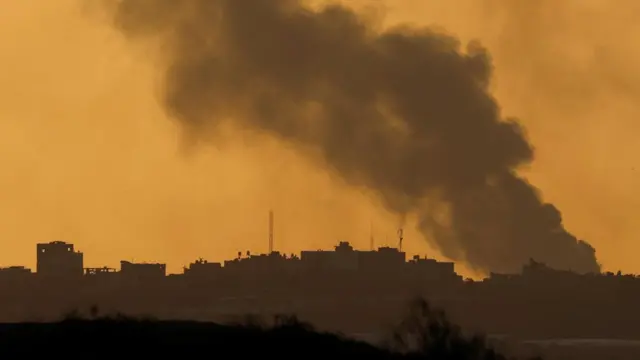 Исроил жанубидан Ғазодаги тутун кўринади