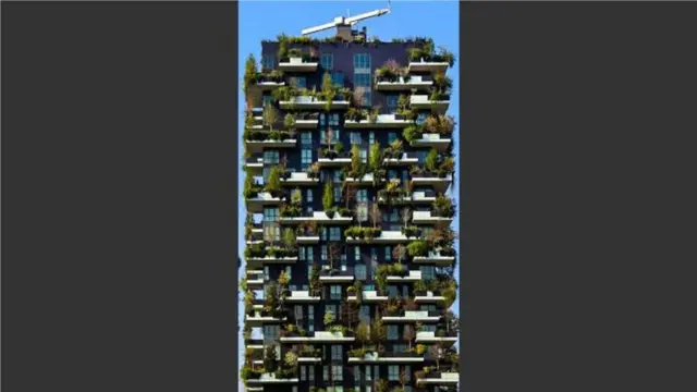 垂直森林(Bosco Verticale)是一座位於意大利米蘭的生態高層建築。