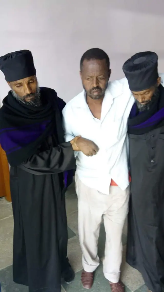 መስረትቲ ማእኸል መሐገዚ ኣረጋውያን፣ ህፃናትን ሕሙማት ኣእሙሮን ፍሬምናጦስ፡ ኣባ ገብረመድህን በርሀን (ፀጋም) ኣባ ሳሙኤል ኣስገዶምን(የማን) ንኣረጋውያን እንትሕብሕቡ