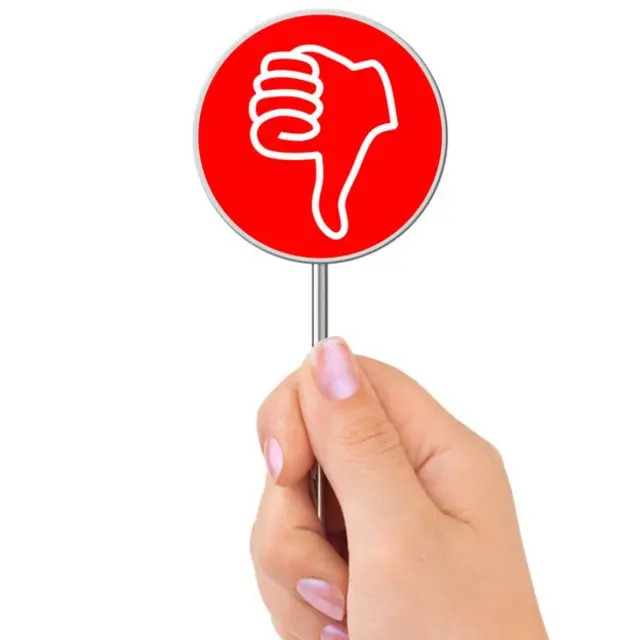 Mano con pulgar para abajo