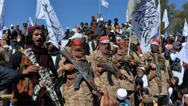 Pasukan Taliban berkumpul di Kabul, Afghanistan.