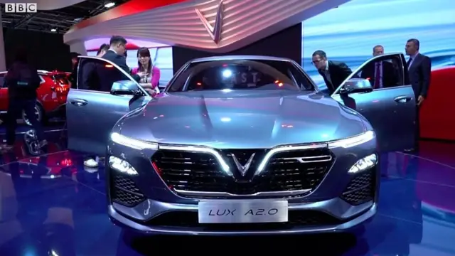 Hai mẫu xe đầu tiên của VinFast, một chiếc SUV và một chiếc sedan, đã được sản xuất với nền tảng mua từ BMW