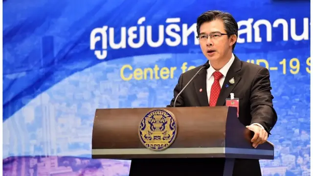 นพ. ทวีศิลป์ วิษณุโยธิน โฆษก ศบค. เป็นผู้รายงานสถานการณ์โควิด-19 ให้ประชาชนได้รับทราบทุกวัน