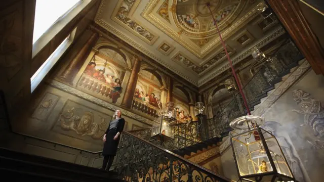 ภาพวาดโบราณ "The King's Staircase"