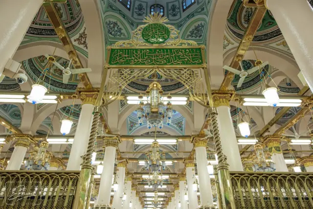 Yadda aka kawata saman cikin massalacin